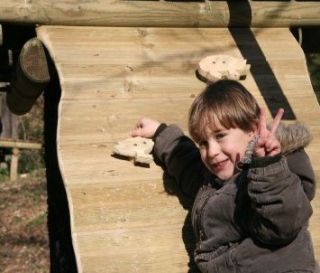  快乐森林课程中的孩子 